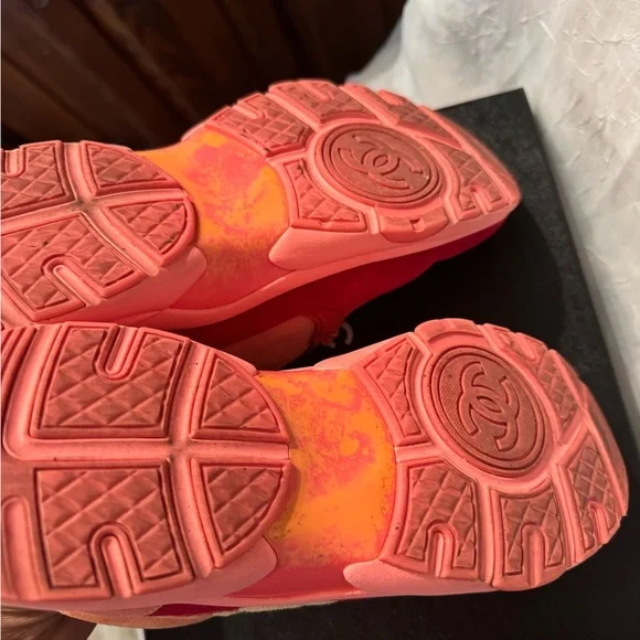 Authentic Chanel ladies sneakers - Picture 6 of 7